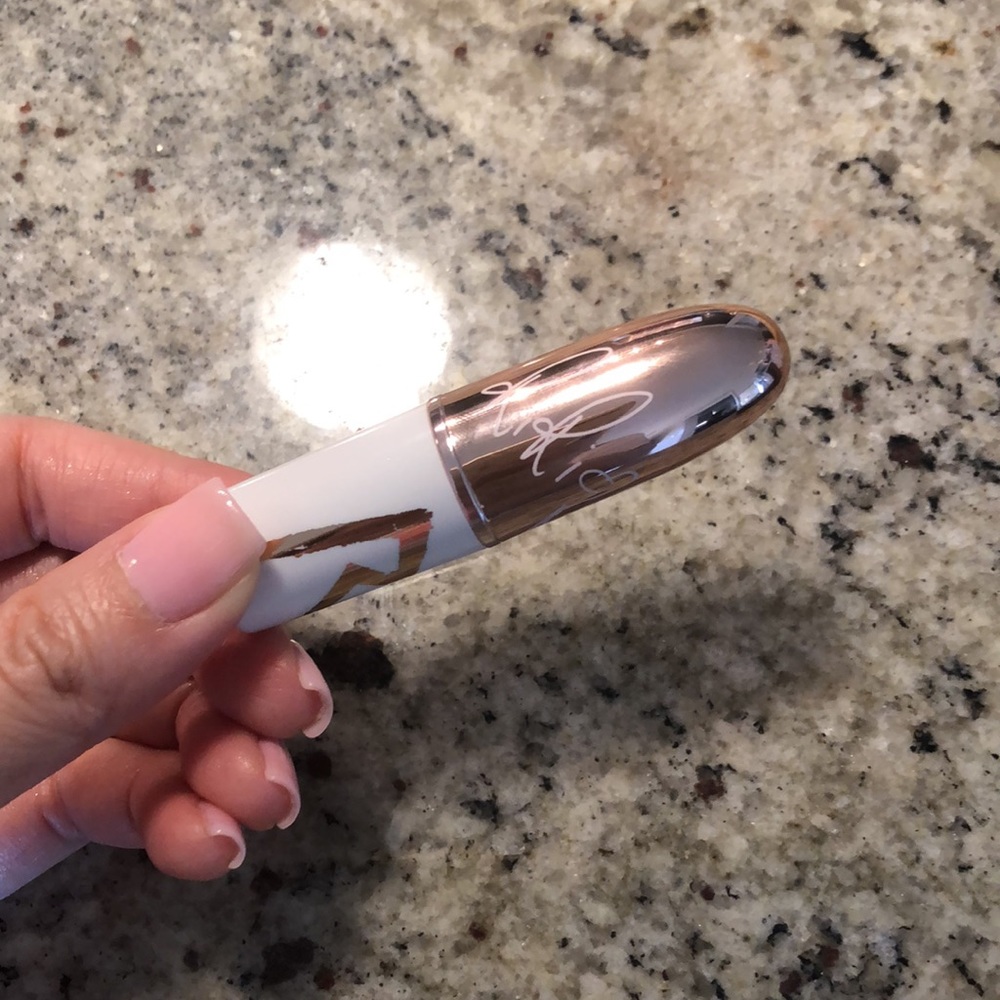 MAC RIRI “PLEASURE BOMB” LIPSTICK - Picture 2 of 4